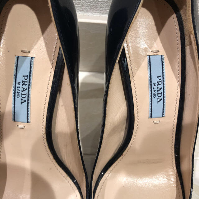 PRADA(プラダ)のプラダ オープントゥ エナメルパンプス 36 レディースの靴/シューズ(ハイヒール/パンプス)の商品写真