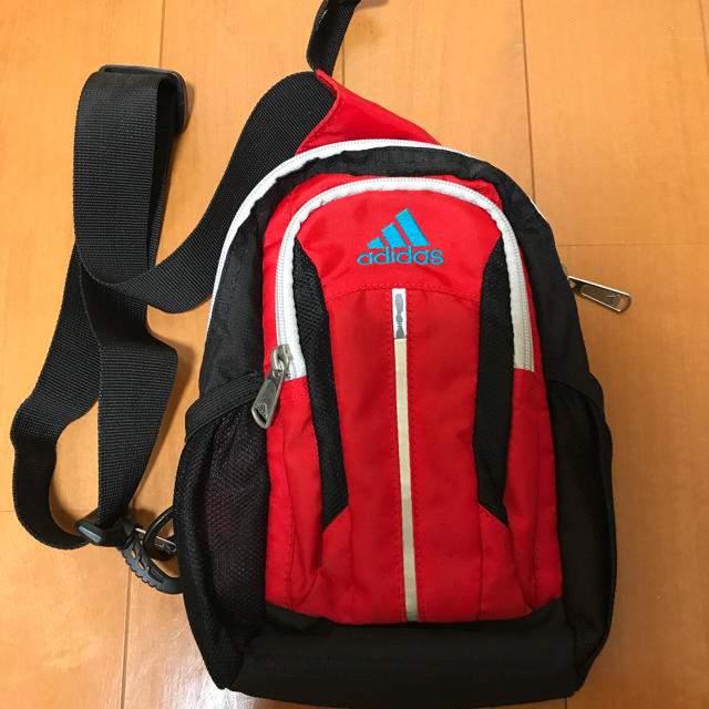 adidas(アディダス)のadidas  ワンショルダーバッグ キッズ/ベビー/マタニティのこども用バッグ(その他)の商品写真