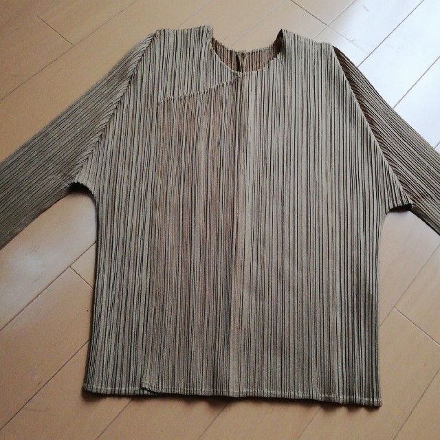 PLEATS PLEASE ISSEY MIYAKE(プリーツプリーズイッセイミヤケ)のまたた★様専用 レディースのトップス(カーディガン)の商品写真