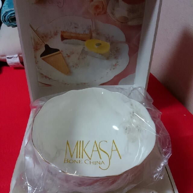 MIKASA(ミカサ)のMIKASA BONECHINA深型センターボール インテリア/住まい/日用品のキッチン/食器(食器)の商品写真