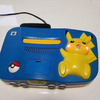 ニンテンドウ64(NINTENDO 64)の任天堂 ピカチュウ N64 ブルー&イエロー 本体 コントローラー ACアダプタ(家庭用ゲーム機本体)