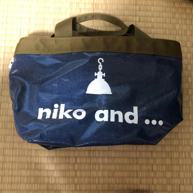 niko and...(ニコアンド)のniko  and   ビニール手提げバッグ レディースのバッグ(ハンドバッグ)の商品写真