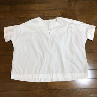 ユニクロ(UNIQLO)のUNIQLO白シャツ(Tシャツ(半袖/袖なし))