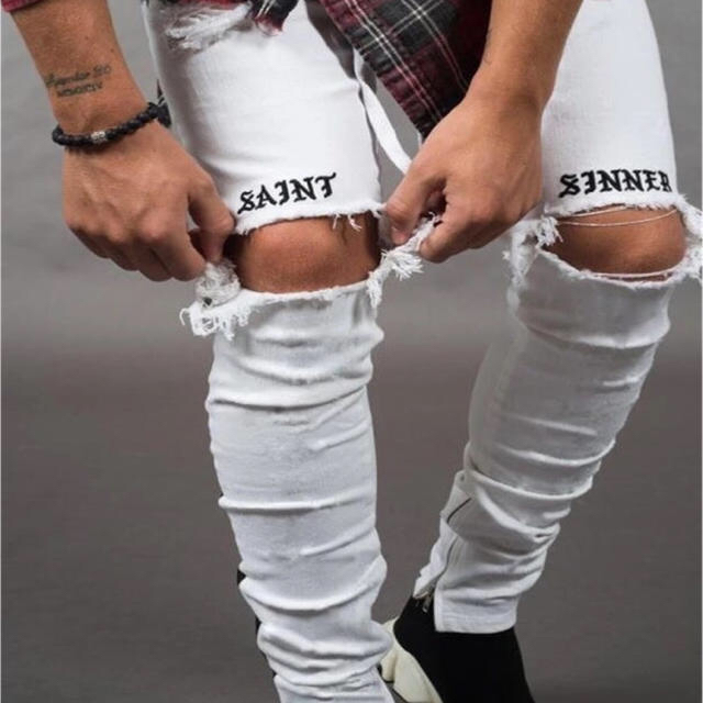 ダメージデニム白新品 Sサイズ メンズのパンツ(デニム/ジーンズ)の商品写真