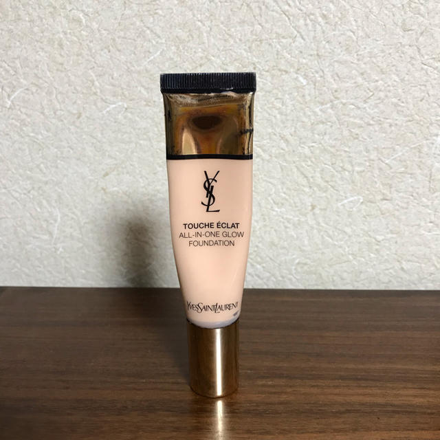 Yves Saint Laurent Beaute(イヴサンローランボーテ)のYSL ラディアントタッチ オールインワン グロウ ファンデーション B10 コスメ/美容のベースメイク/化粧品(ファンデーション)の商品写真