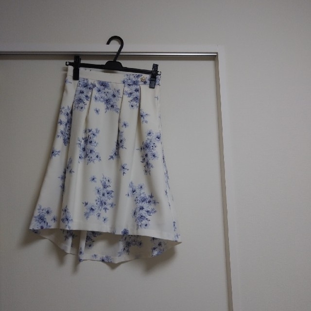 MISCH MASCH(ミッシュマッシュ)の【専用】ミッシュマッシュ　イレヘムスカート レディースのスカート(ひざ丈スカート)の商品写真