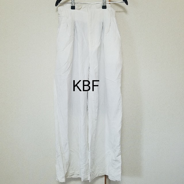 KBF(ケービーエフ)のKBF パンツ リネン混 レディースのパンツ(カジュアルパンツ)の商品写真