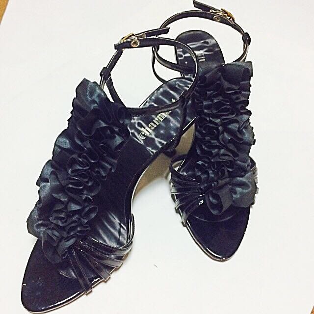 DIANA(ダイアナ)のフリルサンダル レディースの靴/シューズ(サンダル)の商品写真