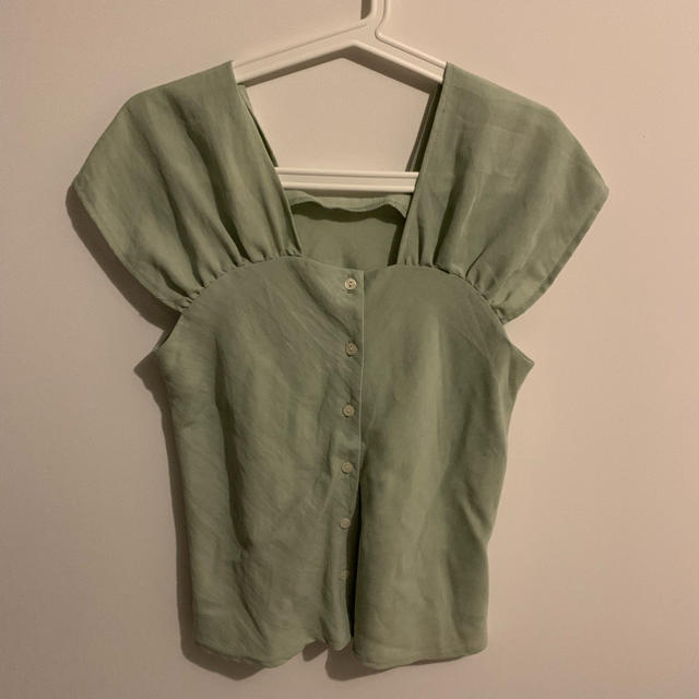 Kastane(カスタネ)のグリーンのブラウス レディースのトップス(シャツ/ブラウス(半袖/袖なし))の商品写真