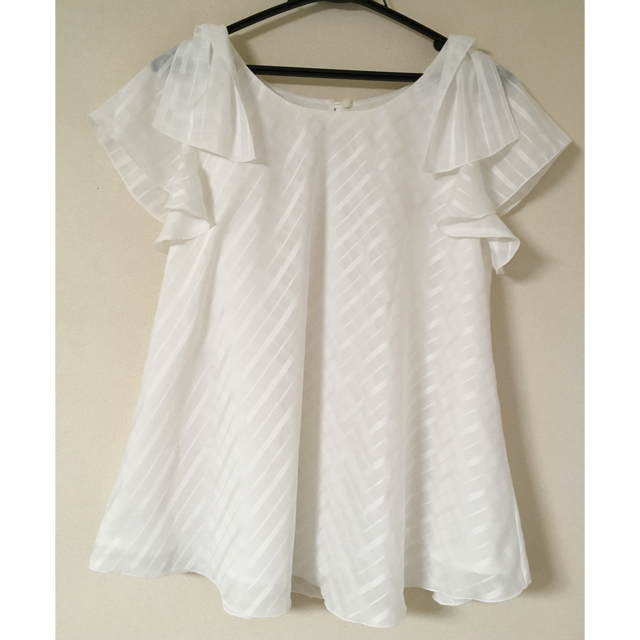 STRAWBERRY-FIELDS(ストロベリーフィールズ)の白フリル✳︎半袖 レディースのトップス(シャツ/ブラウス(半袖/袖なし))の商品写真