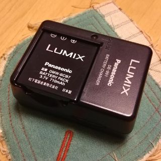 パナソニック(Panasonic)のPanasonic デジカメ LUMIX 充電池 充電器(バッテリー/充電器)