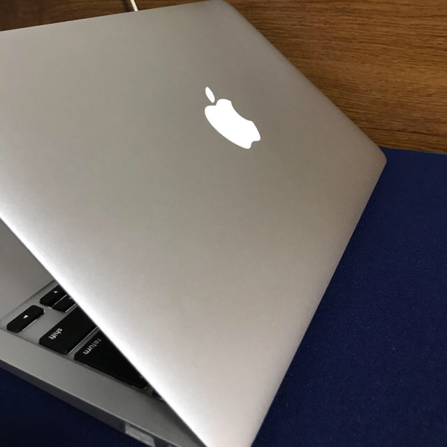 Apple MacBook Air 11インチ Mid 2012