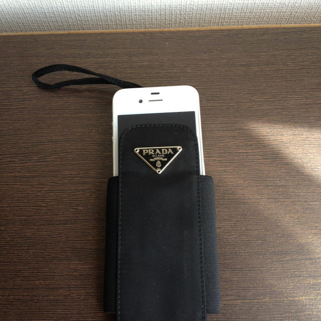 PRADA(プラダ)の携帯ケース！送料込み！ スマホ/家電/カメラのスマホアクセサリー(モバイルケース/カバー)の商品写真