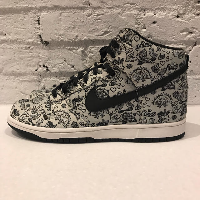 NIKE(ナイキ)の【海外限定】WMNS NIKE DUNK HIGH AMOR Valentine メンズの靴/シューズ(スニーカー)の商品写真