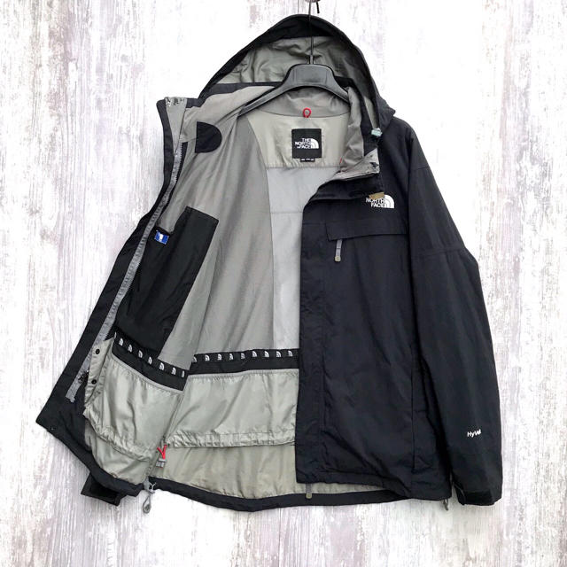 THE NORTH FACE(ザノースフェイス)の難有りノースフェイス 黒 マウンテンジャケット XXL メンズ ハードシェル メンズのジャケット/アウター(マウンテンパーカー)の商品写真