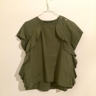 ザラ(ZARA)の売り切りセール！ZARA  カーキ トップス(シャツ/ブラウス(半袖/袖なし))