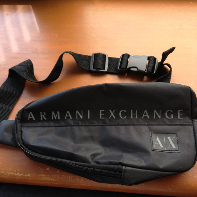 ARMANI EXCHANGE(アルマーニエクスチェンジ)のウエストポーチ！送料込み！ レディースのバッグ(ボディバッグ/ウエストポーチ)の商品写真