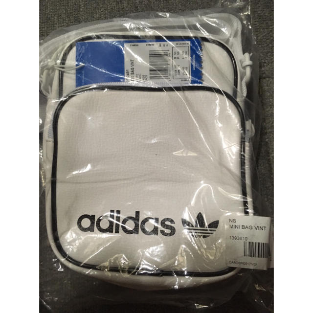 adidas(アディダス)のアディダスオリジナルス ミニバッグ 新品未使用品 メンズのバッグ(ショルダーバッグ)の商品写真
