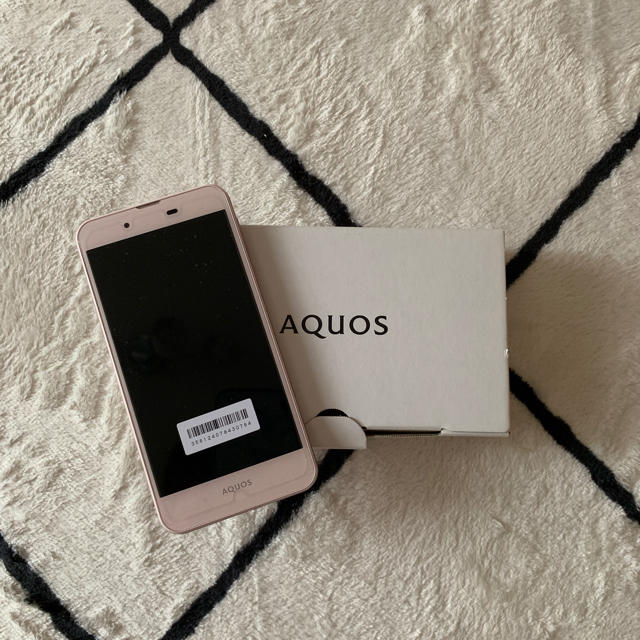 AQUOS(アクオス)のUQ mobile AQUOS L SHV37 ピンク 新品未使用 SIMフリー スマホ/家電/カメラのスマートフォン/携帯電話(スマートフォン本体)の商品写真