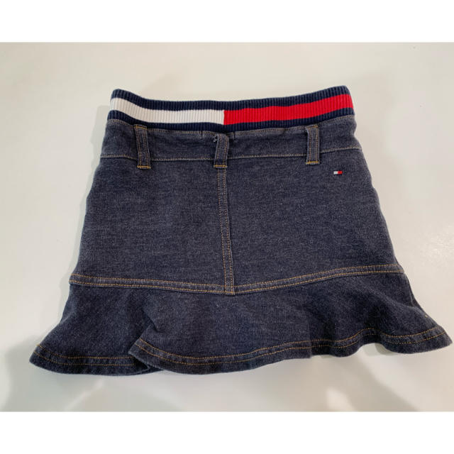 TOMMY HILFIGER(トミーヒルフィガー)のTOMMY HILFIGER デニムスカート サイズ90 キッズ/ベビー/マタニティのキッズ服女の子用(90cm~)(スカート)の商品写真