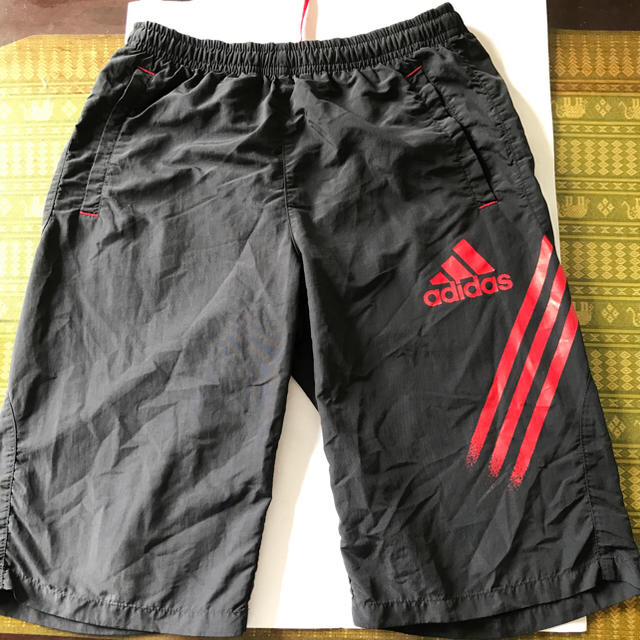 adidas(アディダス)のまめしばしま様専用）アディダス ハーフズボンとTシャツ キッズ/ベビー/マタニティのキッズ服男の子用(90cm~)(パンツ/スパッツ)の商品写真