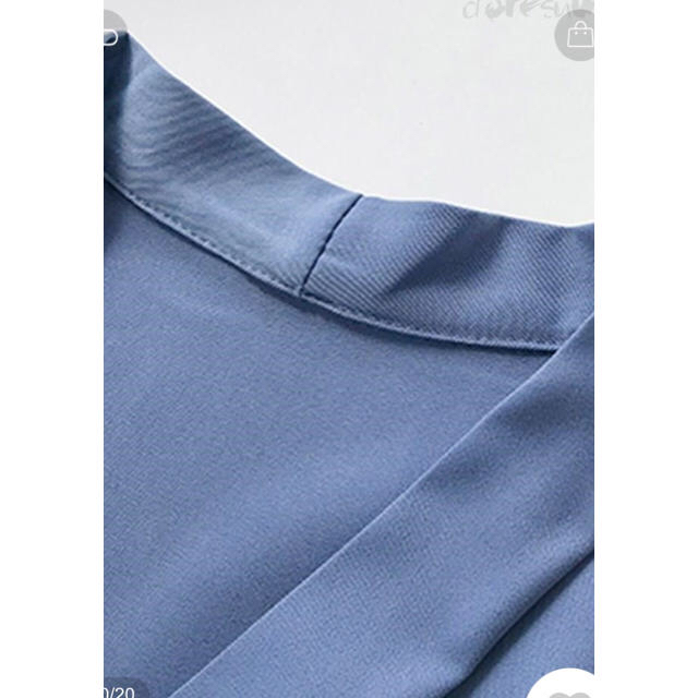 Vネック シャツ くすみブルー オフィス 通勤 レディースのトップス(シャツ/ブラウス(長袖/七分))の商品写真