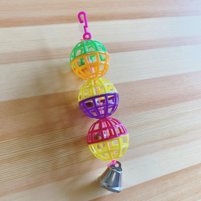小鳥のおもちゃ インコのおもちゃ 鈴ボール 19cmの通販 by parisienne｜ラクマ