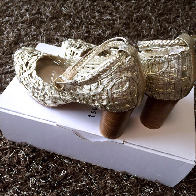 TSUMORI CHISATO(ツモリチサト)のツモリ ゴールドパンプス♡ レディースの靴/シューズ(ハイヒール/パンプス)の商品写真