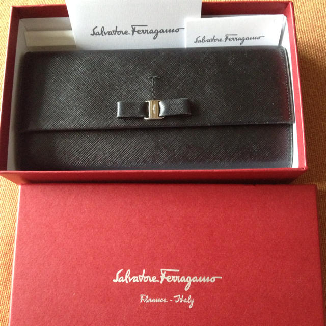 Ferragamo(フェラガモ)のフェラガモ長財布★送料込 レディースのファッション小物(財布)の商品写真