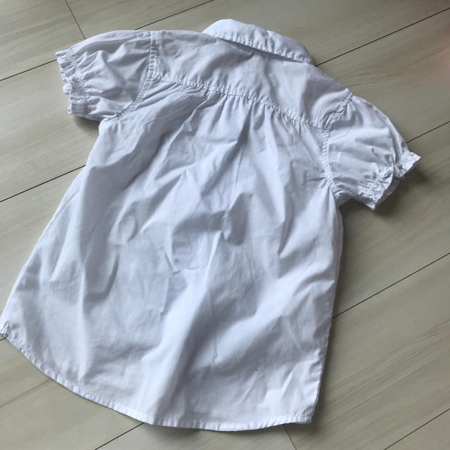 西松屋(ニシマツヤ)の白ブラウス キッズ/ベビー/マタニティのキッズ服女の子用(90cm~)(ブラウス)の商品写真