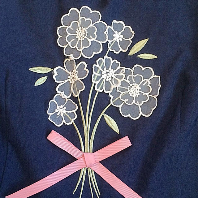 F i.n.t(フィント)のfi.n.t♡花束刺繍ワンピース レディースのワンピース(ひざ丈ワンピース)の商品写真