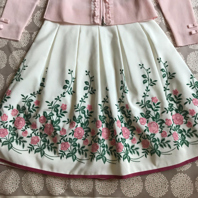 M'S GRACY(エムズグレイシー)の花柄 スカート レディースのスカート(ひざ丈スカート)の商品写真