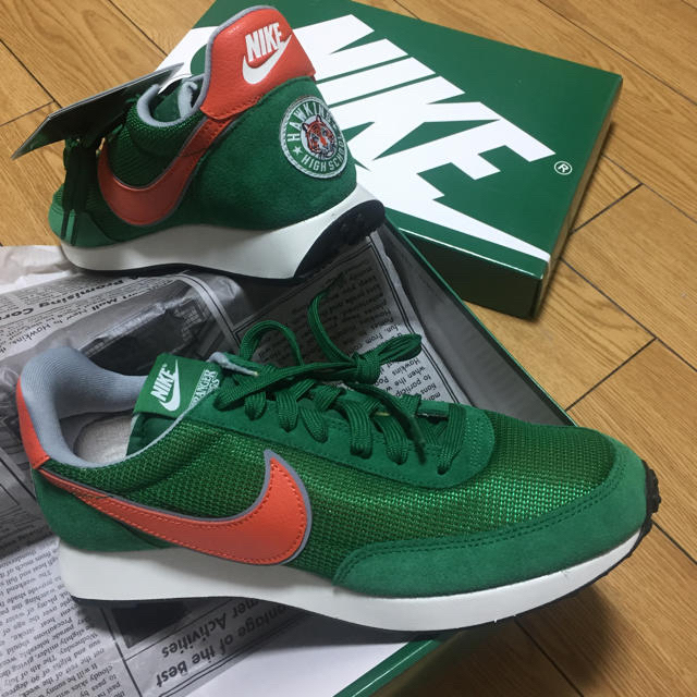 NIKE(ナイキ)のstranger things NIKE  26.5cm　ナイキ　スニーカー　緑 メンズの靴/シューズ(スニーカー)の商品写真