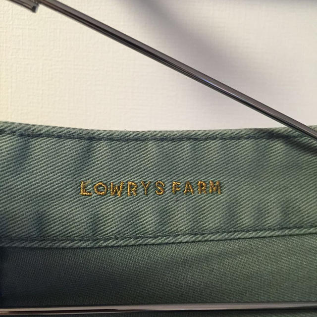 LOWRYS FARM(ローリーズファーム)のグリーンのデニムパンツ レディースのパンツ(ショートパンツ)の商品写真