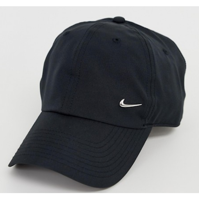 NIKE(ナイキ)の【海外限定】Nike(ナイキ) メタル スウッシュ キャップ帽子 ブラック レディースの帽子(キャップ)の商品写真