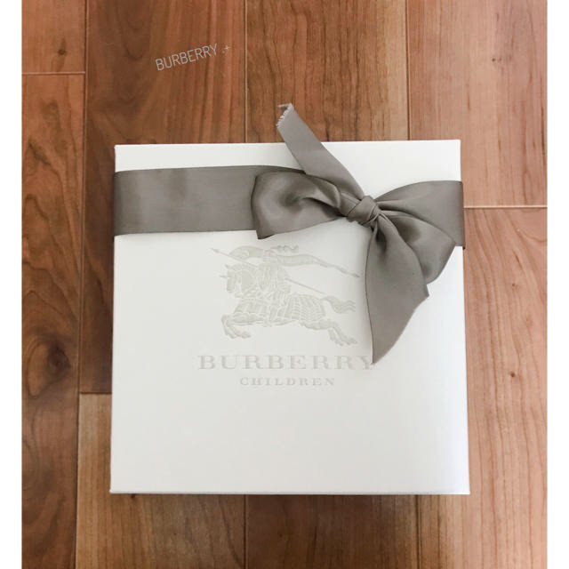 BURBERRY(バーバリー)の【新品★未使用】BURBERRY 襟付き長袖ロンパース キッズ/ベビー/マタニティのベビー服(~85cm)(ロンパース)の商品写真