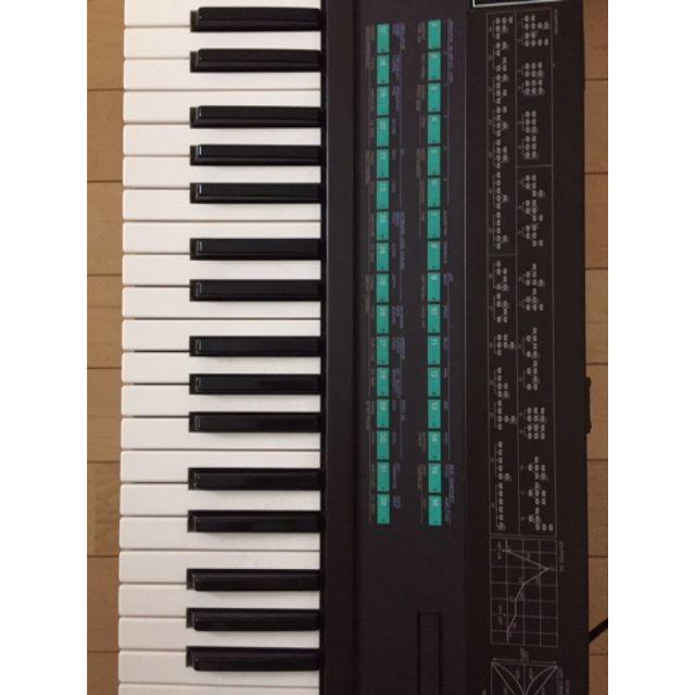 ヤマハ(ヤマハ)のYAHAMA DX7 楽器の鍵盤楽器(キーボード/シンセサイザー)の商品写真