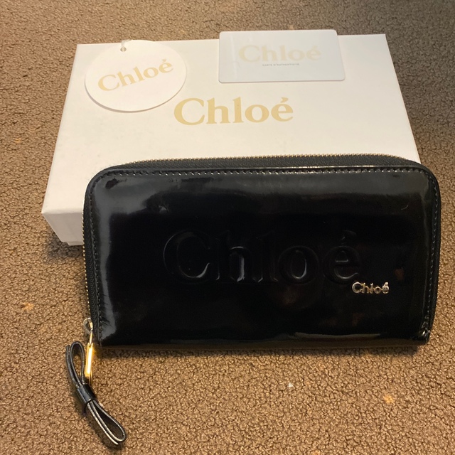 Chloeのエナメル長財布