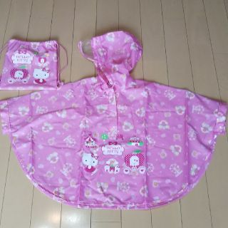 サンリオ(サンリオ)の【美品】サンリオ 女の子用ポンチョ110cm　袋付き(その他)