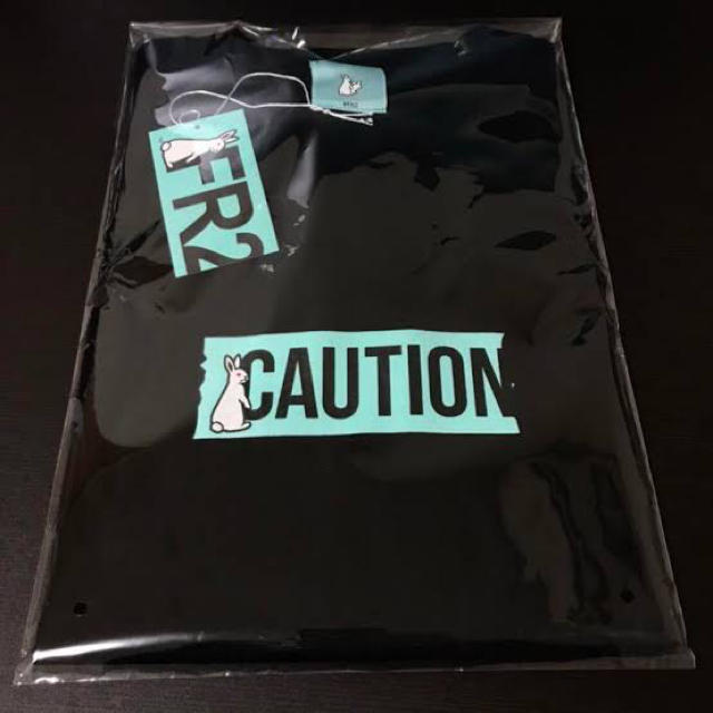 VANQUISH(ヴァンキッシュ)のFR2 月桃 沖縄限定 CAUTION T shirt ターコイズブルー メンズのトップス(Tシャツ/カットソー(半袖/袖なし))の商品写真