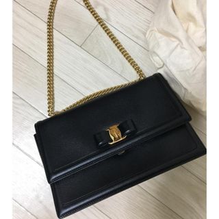 フェラガモ(Ferragamo)のフェラガモ ショルダーバッグ　定価16万円程(ショルダーバッグ)