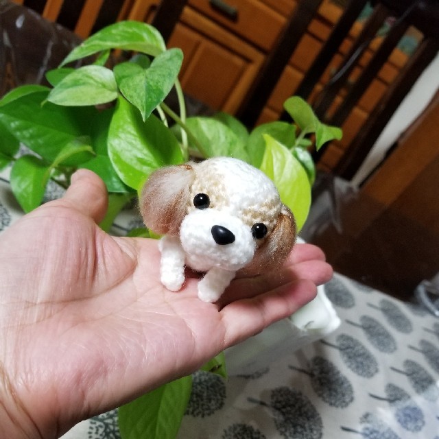 2 in 1 シーズーの編みぐるみ犬パターン（PDF）。座っている子犬