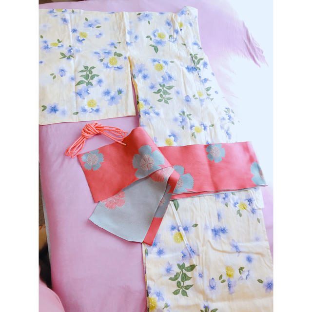 パステルイエローの桜柄浴衣と撫子模様のピンクの帯、共に1度のみ着用 レディースの水着/浴衣(浴衣)の商品写真