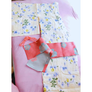 パステルイエローの桜柄浴衣と撫子模様のピンクの帯、共に1度のみ着用(浴衣)