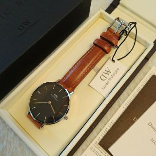 ダニエルウェリントン(Daniel Wellington)の【新品未使用】ダニエルウェリントン・ペティート32㎜ シルバー/ライトブラウン(腕時計)