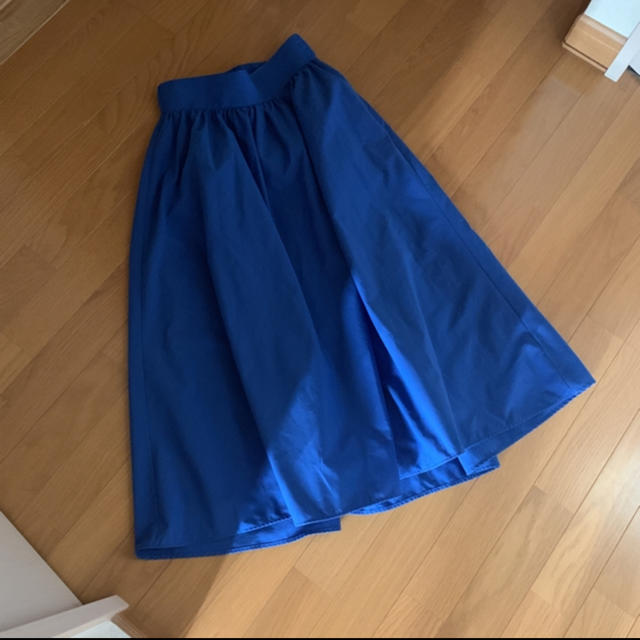 TOMORROWLAND(トゥモローランド)のsimplisite ブルーフレアスカート レディースのスカート(ひざ丈スカート)の商品写真