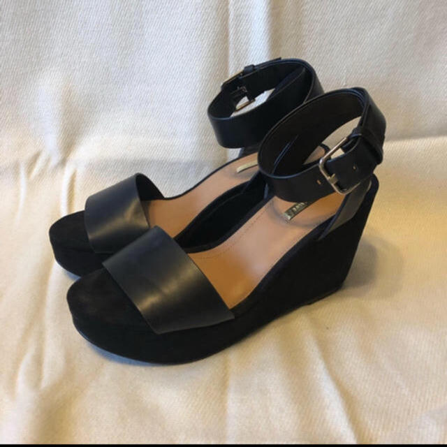 ZARA(ザラ)のZARA ウェッジソールサンダル 美品 完売 新作 レディースの靴/シューズ(サンダル)の商品写真