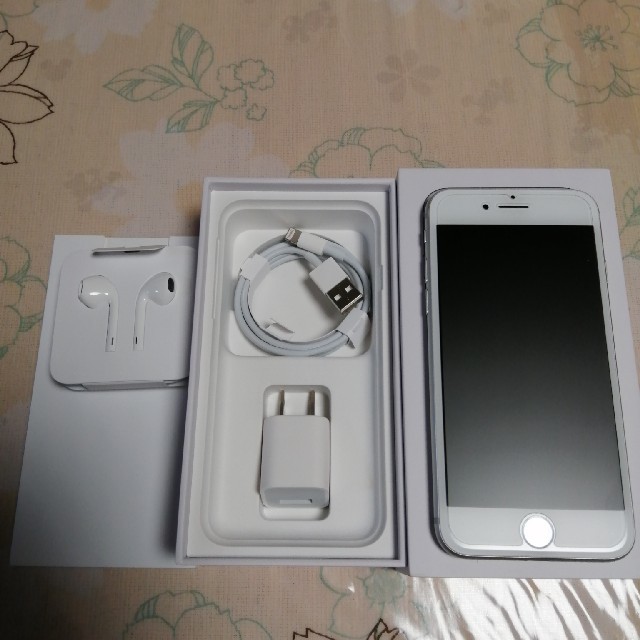 スマートフォン/携帯電話iPhone8　silver　64GB