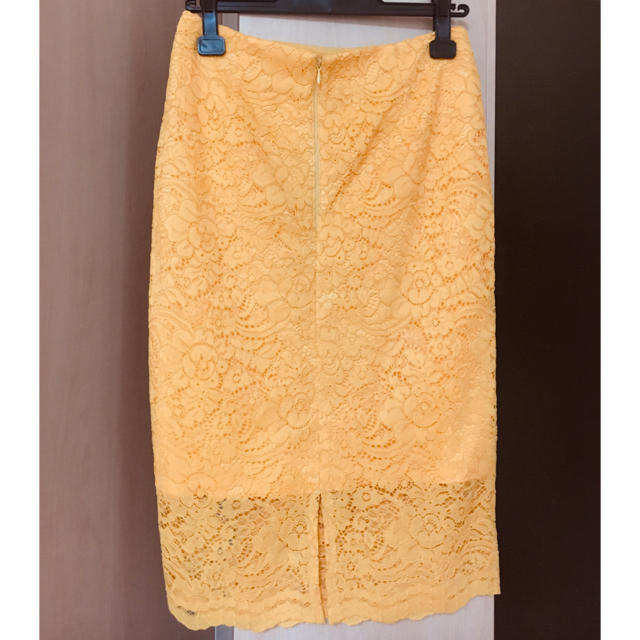 GU(ジーユー)のGU レースタイトスカート イエロー レディースのスカート(ひざ丈スカート)の商品写真