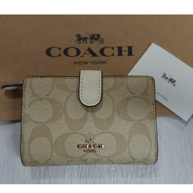 新品☆COACH(コーチ)ホワイト カーキ シグネチャー レザー 折り財布